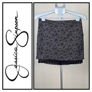 Jessica Simpson Grey Leopard Print Mini Skirt with Black Lace Hem – Size 3/4